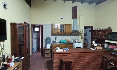 VENTA CASA 3 AMB C/QUINCHO + DPTO 2 AMB .LIBERTAD