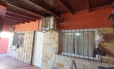 VENTA CASA 3 AMB C/QUINCHO + DPTO 2 AMB .LIBERTAD