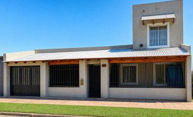 CASA 4 AMB BARADERO APTO CREDITO