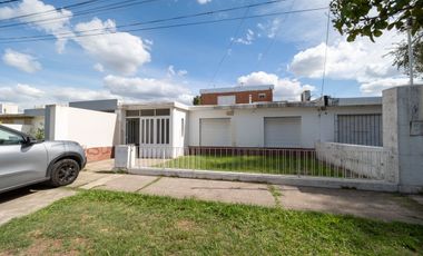 CASA EN VENTA 4 DORMITORIOS EN VILLA CONSTITUCION