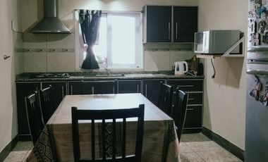 CASA EN VENTA 3 DORMITORIOS, QUINCHO Y PILETA