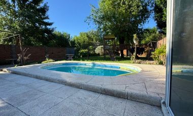 Casa en venta de 3 dorm, patio y pileta en SJN