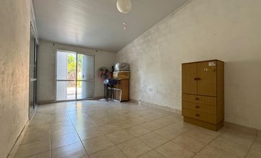 Casa en venta de 3 dorm, patio y pileta en SJN