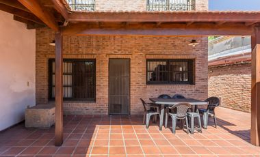 Venta Casa 8 ambientes en Lomas de Zamora