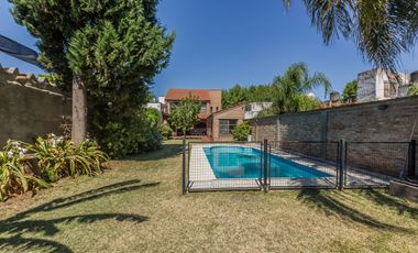 Venta Casa 8 ambientes en Lomas de Zamora