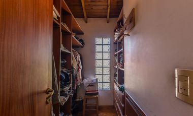 Venta Casa 8 ambientes en Lomas de Zamora