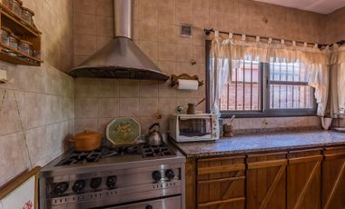 Venta Casa 8 ambientes en Lomas de Zamora