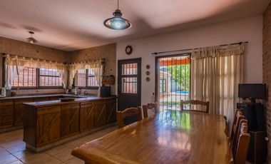 Venta Casa 8 ambientes en Lomas de Zamora
