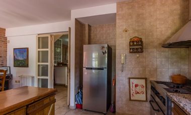 Venta Casa 8 ambientes en Lomas de Zamora