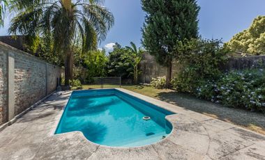 Venta Casa 8 ambientes en Lomas de Zamora