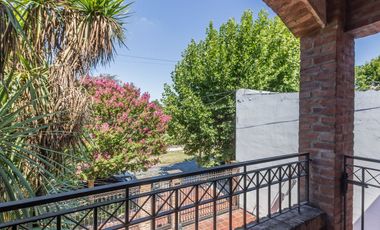 Venta Casa 8 ambientes en Lomas de Zamora