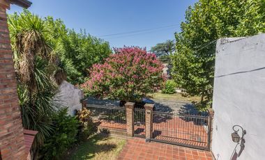 Venta Casa 8 ambientes en Lomas de Zamora
