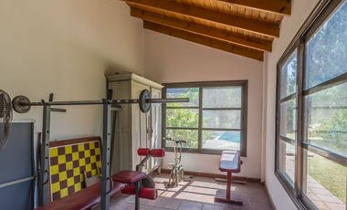 Venta Casa 8 ambientes en Lomas de Zamora