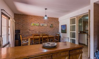 Venta Casa 8 ambientes en Lomas de Zamora