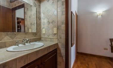 Venta Casa 8 ambientes en Lomas de Zamora