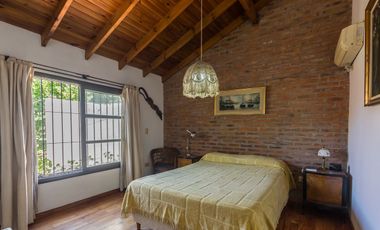 Venta Casa 8 ambientes en Lomas de Zamora