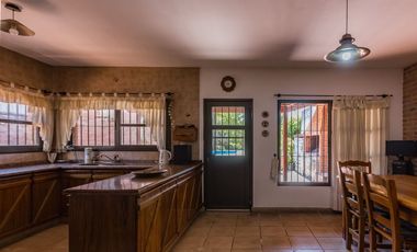 Venta Casa 8 ambientes en Lomas de Zamora