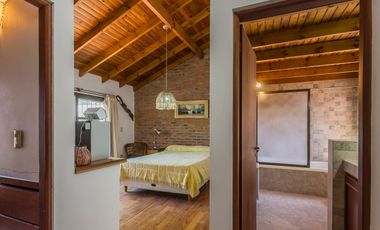 Venta Casa 8 ambientes en Lomas de Zamora