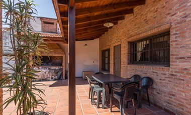 Venta Casa 8 ambientes en Lomas de Zamora