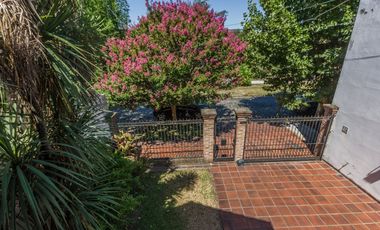 Venta Casa 8 ambientes en Lomas de Zamora