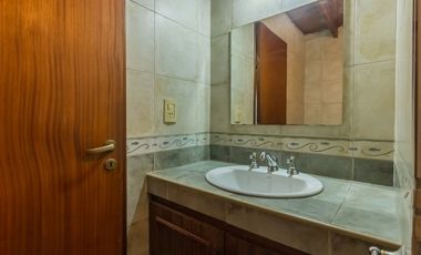 Venta Casa 8 ambientes en Lomas de Zamora