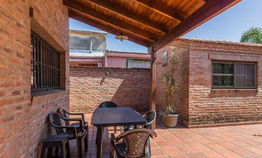 Venta Casa 8 ambientes en Lomas de Zamora