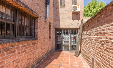 Venta Casa 8 ambientes en Lomas de Zamora