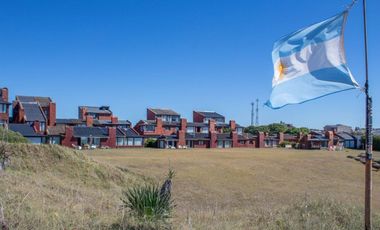 VENTA BUNGALOW EN COMPLEJO CERRADO SANTA CLARA