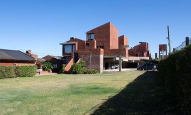 VENTA BUNGALOW EN COMPLEJO CERRADO SANTA CLARA