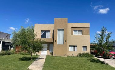 VENTA .CASA A LA LAGUNA . SAN SEBASTIAN .Area 9
