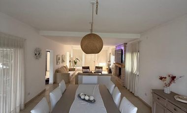 VENTA .CASA A LA LAGUNA . SAN SEBASTIAN .Area 9