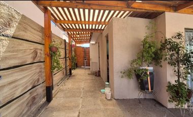 CASA EN PORTONES DE CHICUREO CON PISCINA