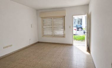 BARRIO SUR | Lote 179m² | 2 Casas Independientes