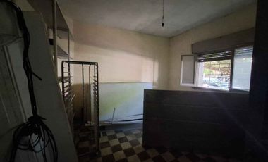 VENTA CASA CON LOCAL EN AVELLANEDA