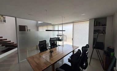 Edificio con dos Lofts, Local comercial y Estacionamientos