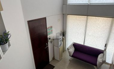 Edificio con dos Lofts, Local comercial y Estacionamientos