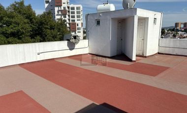 Edificio con dos Lofts, Local comercial y Estacionamientos