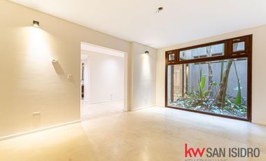 Casa en venta, 4 dormitorios en Barrio Parque, reciclado, con pileta y escritorio