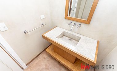 Casa en venta, 4 dormitorios en Barrio Parque, reciclado, con pileta y escritorio