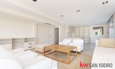 Casa en venta, 4 dormitorios en Barrio Parque, reciclado, con pileta y escritorio