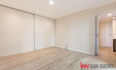Casa en venta, 4 dormitorios en Barrio Parque, reciclado, con pileta y escritorio