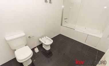 Casa en venta, 4 dormitorios en Barrio Parque, reciclado, con pileta y escritorio