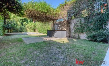 Casa en venta, 4 dormitorios en Barrio Parque, reciclado, con pileta y escritorio