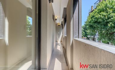 Casa en venta, 4 dormitorios en Barrio Parque, reciclado, con pileta y escritorio
