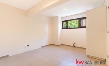 Casa en venta, 4 dormitorios en Barrio Parque, reciclado, con pileta y escritorio