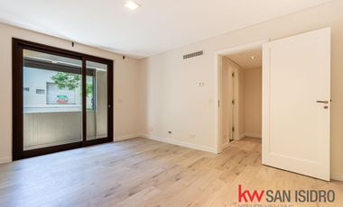 Casa en venta, 4 dormitorios en Barrio Parque, reciclado, con pileta y escritorio