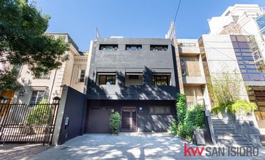 Casa en venta, 4 dormitorios en Barrio Parque, reciclado, con pileta y escritorio