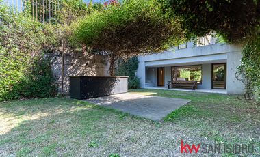 Casa en venta, 4 dormitorios en Barrio Parque, reciclado, con pileta y escritorio