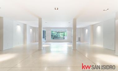 Casa en venta, 4 dormitorios en Barrio Parque, reciclado, con pileta y escritorio