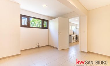 Casa en venta, 4 dormitorios en Barrio Parque, reciclado, con pileta y escritorio